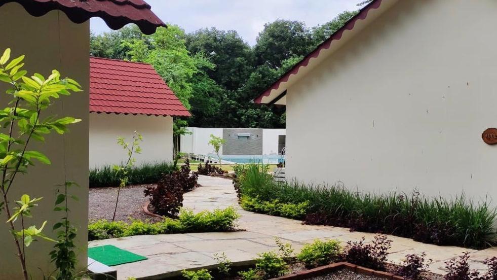 אודייפור Aranya Vilas - A Nature Resort מראה חיצוני תמונה