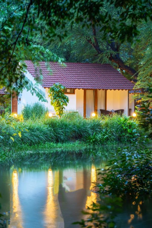 אודייפור Aranya Vilas - A Nature Resort מראה חיצוני תמונה